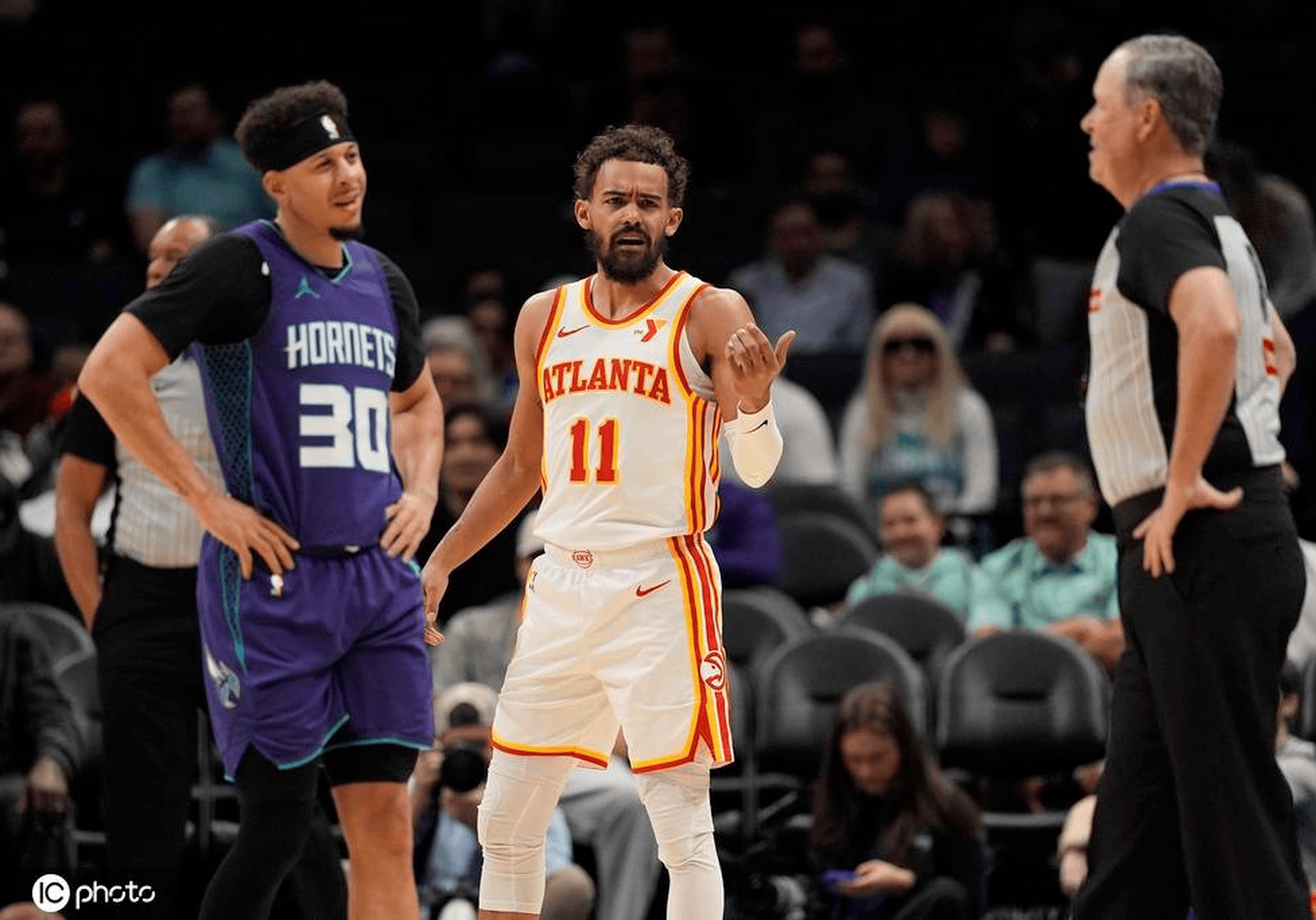 美国男篮完胜黄蜂,特雷杨送出助攻 美国男篮完胜黄蜂,特雷杨送出助攻