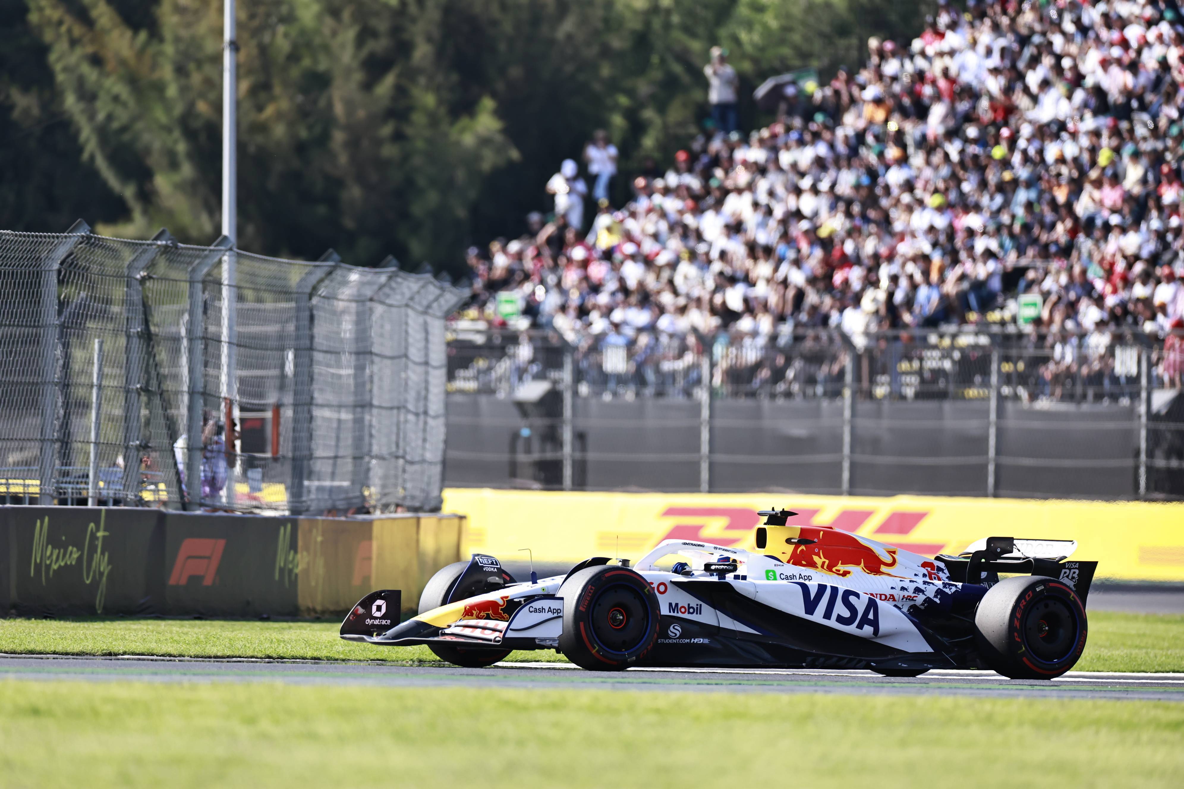 红牛二队逆转红牛车队，塞恩斯带队取胜