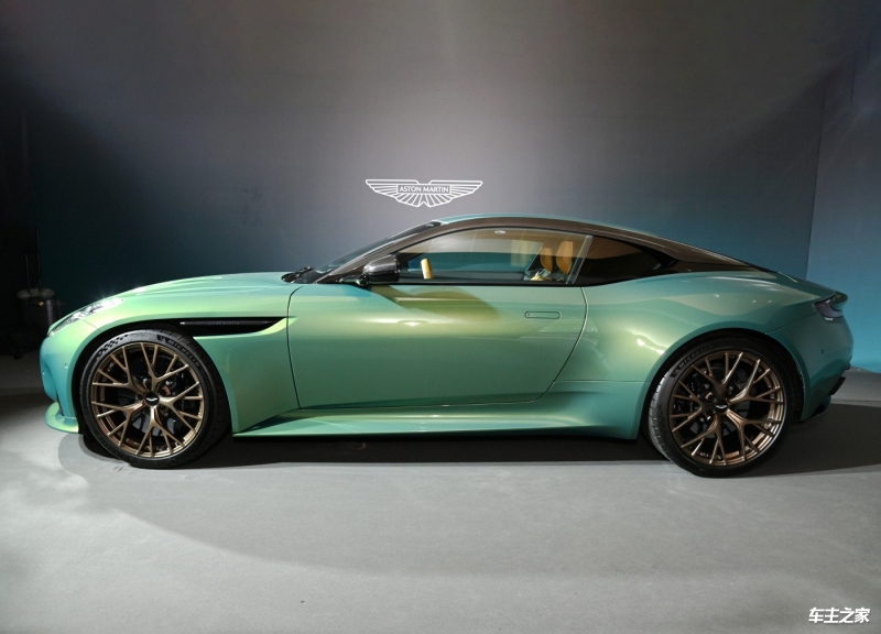 阿斯顿马丁轻取迈凯伦，汉密尔顿扛起全队